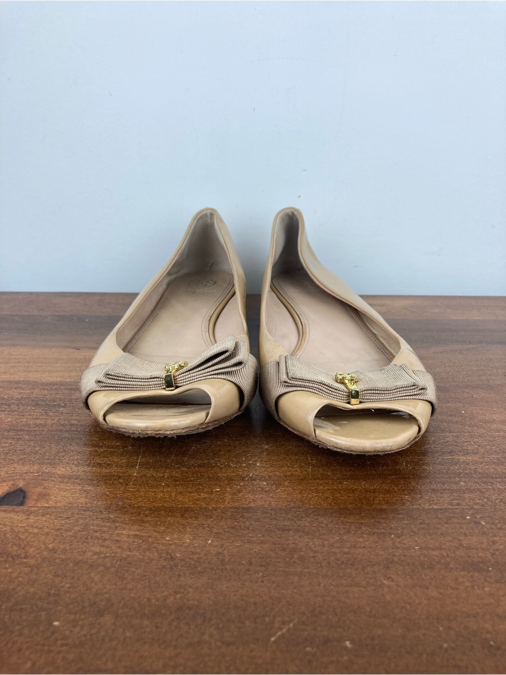 Tory Burch Trudy Open Toe Flats Patent Peep Toe Bow Gold Beige Women’s Size 11M. - Picture 4 of 15